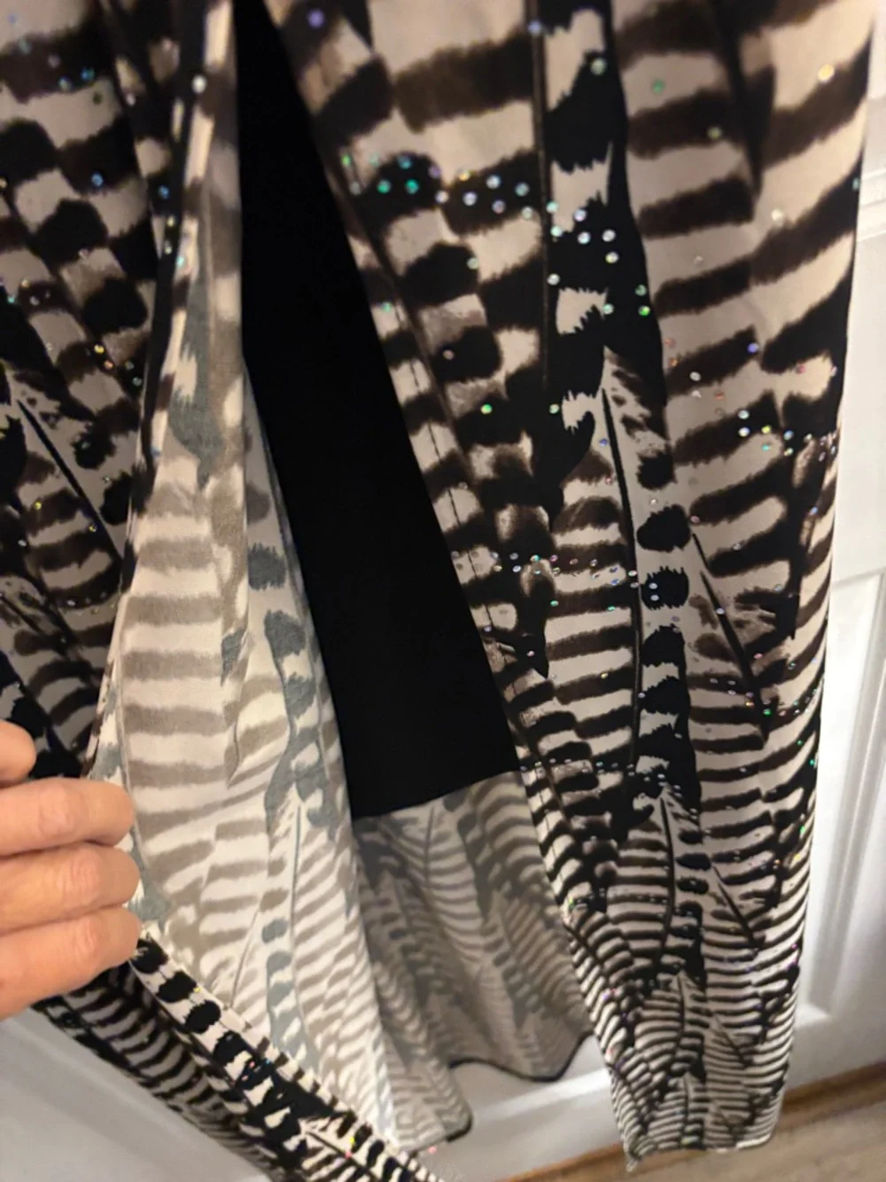 Sleeveless R& M Richard’s Black and White Printed Maxi Dress - Picture 8 of 11